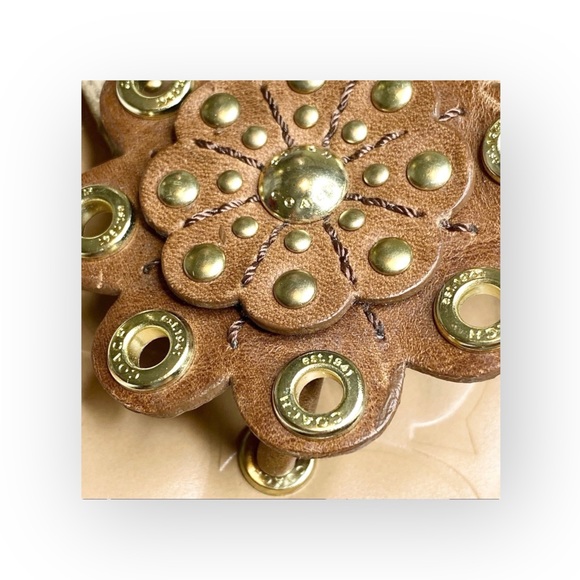 new Coach ❃ Kelby Flower Hardware Sandals ❃ Latte Leather Gold Hardware 8.5M - Picture 9 of 16